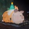 怎麼會有豬？？？2025台中三井LaLaport罐頭豬LuLu聖誕樹造景超可愛